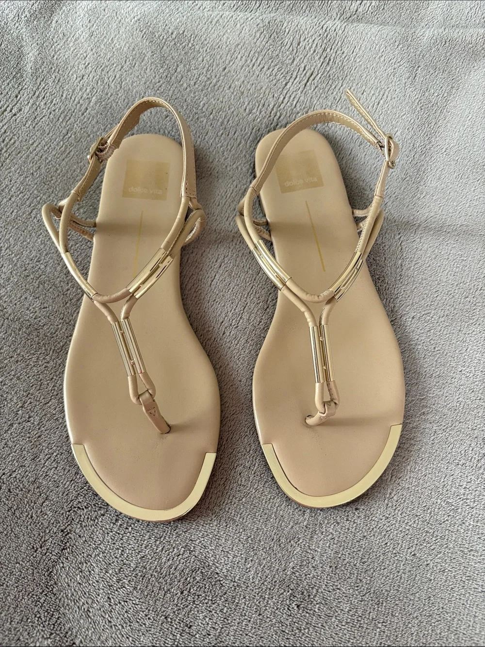 Dolce Vita Nude Neutral T-Strap Flat Sandals with Gold Metallic Accents size 9